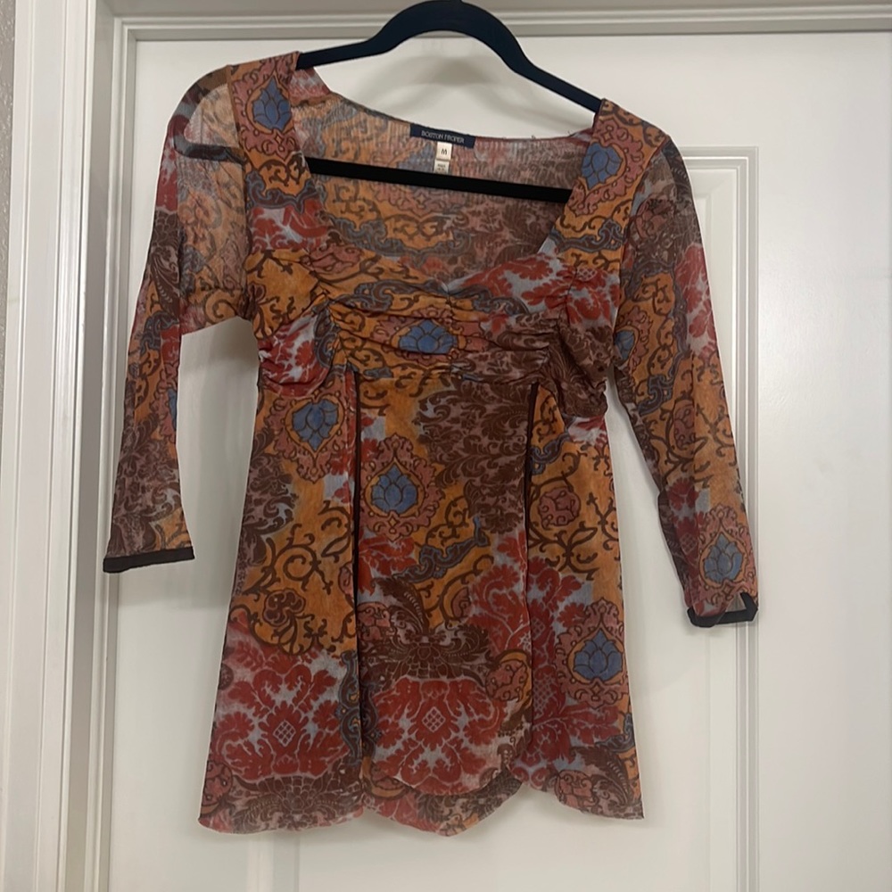 Multi-colored shirt with 3/4 sleeves